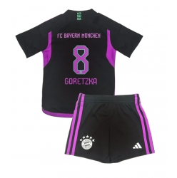 Bayern Munich Leon Goretzka #8 Bortedraktsett Barn 2023-24 Kortermet (+ Korte bukser)