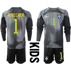 Brasil Alisson Becker #1 Keeper Hjemmedraktsett Barn VM 2022 Langermet (+ Korte bukser)